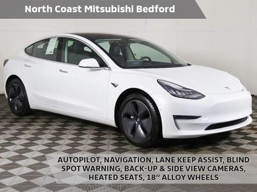 Pearl White Multi-Coat 2018 Tesla Model 3 Mid Range