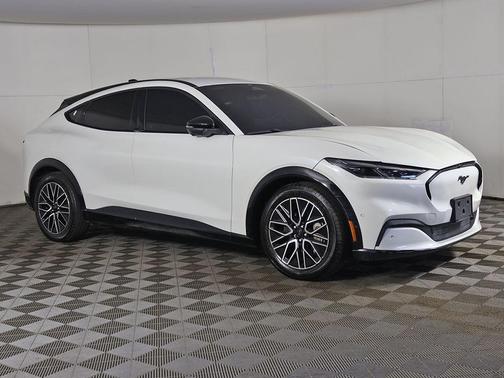 Star White Metallic Tri-Coat 2024 Ford Mustang Mach-E Premium