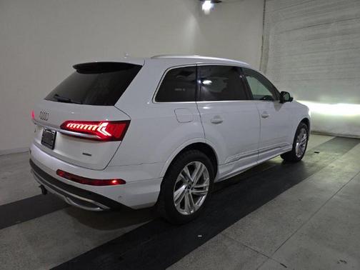 2021 Audi Q7 45 Premium