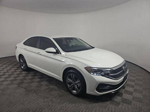 Opal White Pearl 2023 Volkswagen Jetta 1.5T SE