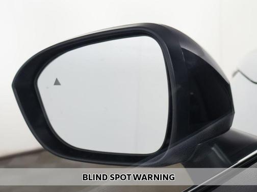 White Diamond 2026 Mitsubishi Outlander LE S-AWC