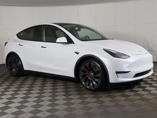 Pearl White Multi-Coat 2024 Tesla Model Y Performance Dual Motor All-Wheel Drive