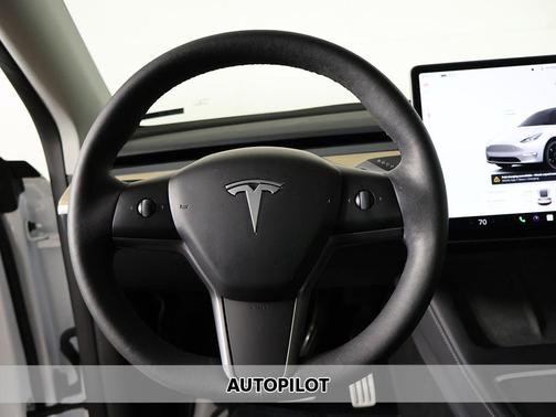 Pearl White Multi-Coat 2024 Tesla Model Y Performance Dual Motor All-Wheel Drive