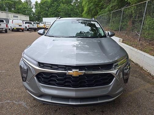 Sterling Gray Metallic 2025 Chevrolet Trax LT