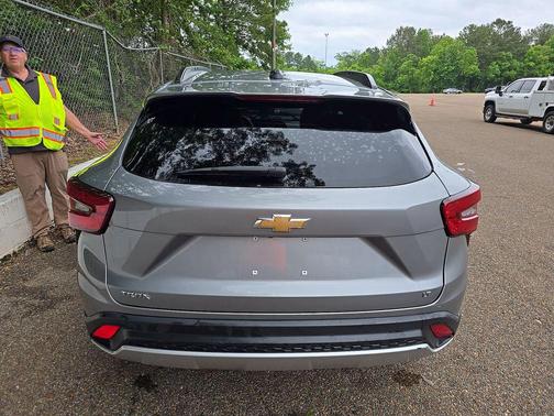 Sterling Gray Metallic 2025 Chevrolet Trax LT