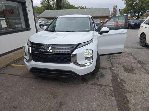 2024 Mitsubishi Outlander ES 2.5 S-AWC