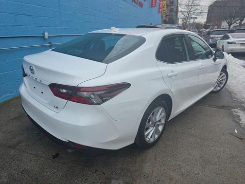 Ice Cap 2024 Toyota Camry LE