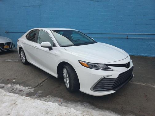 Ice Cap 2024 Toyota Camry LE