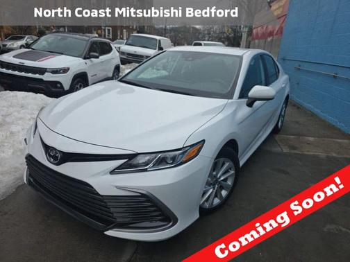 Ice Cap 2024 Toyota Camry LE