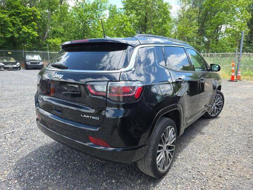 Diamond Black Crystal Pearlcoat 2022 Jeep Compass Limited