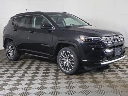 Diamond Black Crystal Pearlcoat 2022 Jeep Compass Limited