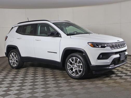 Bright White Clearcoat 2022 Jeep Compass Latitude Lux