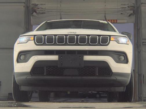 Bright White Clearcoat 2022 Jeep Compass Latitude Lux