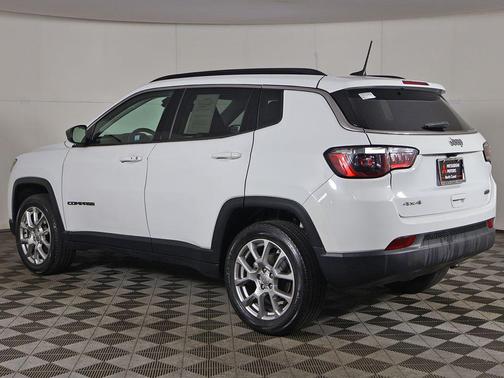 Bright White Clearcoat 2022 Jeep Compass Latitude Lux