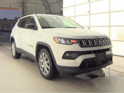Bright White Clearcoat 2022 Jeep Compass Latitude Lux