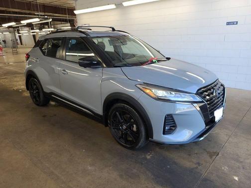 Boulder Gray Pearl 2021 Nissan Kicks SR