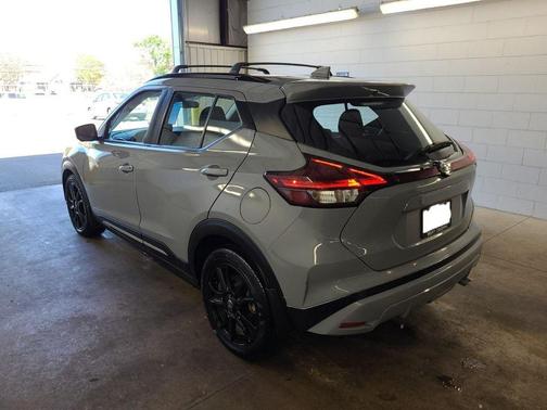 2021 Nissan Kicks SR