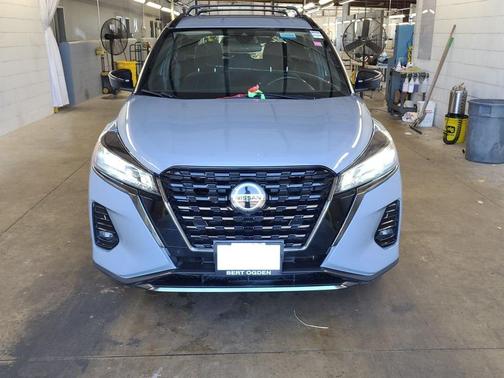 2021 Nissan Kicks SR