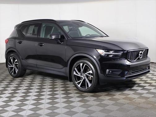 2020 Volvo XC40 T4 R-Design