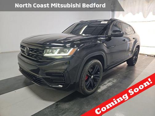 Deep Black 2023 Volkswagen Atlas Cross Sport 3.6L V6 SEL R-Line