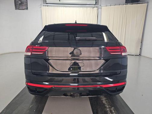 Deep Black 2023 Volkswagen Atlas Cross Sport 3.6L V6 SEL R-Line