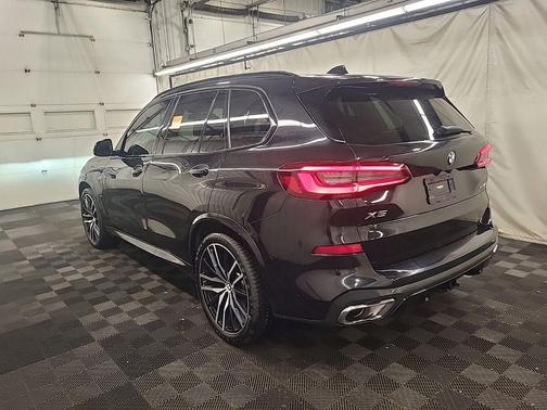 Black 2022 BMW X5 xDrive40i