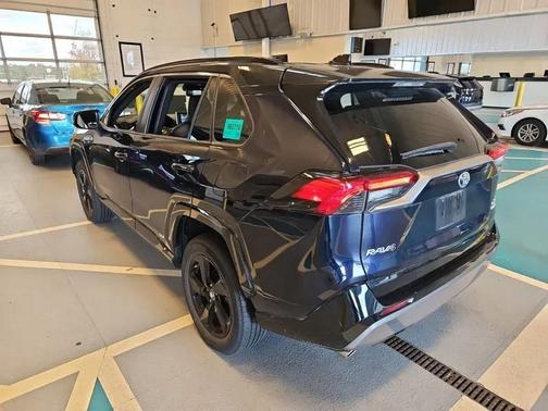 2019 Toyota RAV4 Hybrid SE