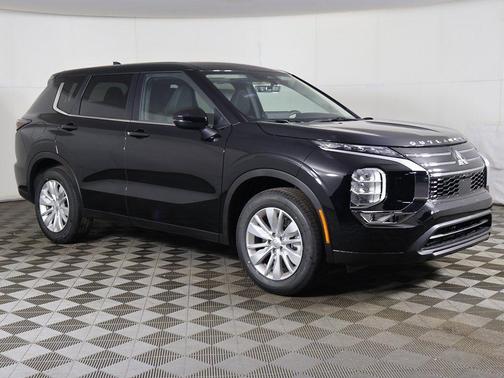 Labrador Black Pearl 2026 Mitsubishi Outlander ES 1.5T S-AWC