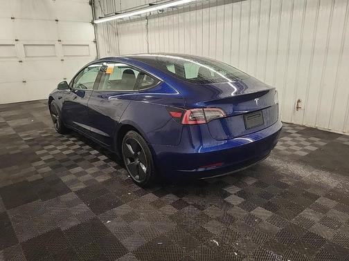 Deep Blue Metallic 2022 Tesla Model 3 Standard Range