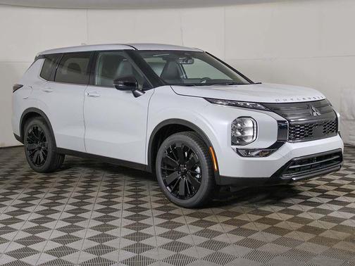 White Diamond 2026 Mitsubishi Outlander LE