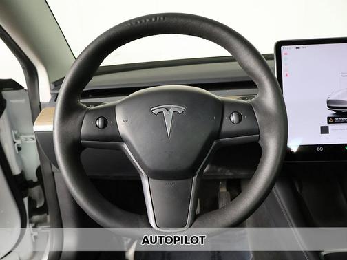 Pearl White Multi-Coat 2023 Tesla Model 3 Standard Range