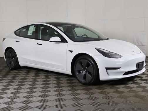 Pearl White Multi-Coat 2023 Tesla Model 3 Standard Range