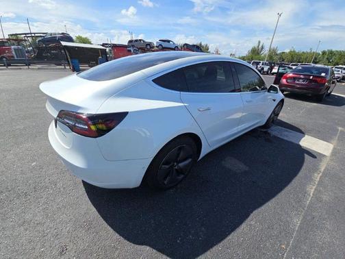 Pearl White Multi-Coat 2019 Tesla Model 3 Long Range