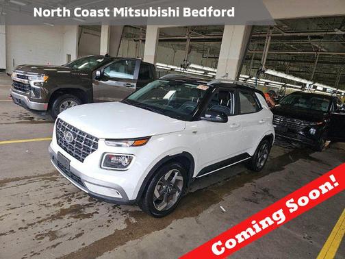 Lunar White 2023 Hyundai VENUE Limited