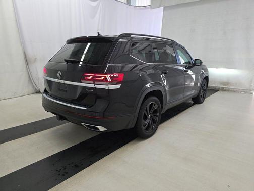 Deep Black 2023 Volkswagen Atlas 3.6L SE w/Technology