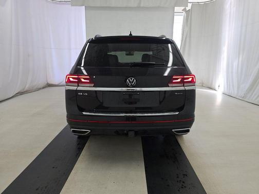 Deep Black 2023 Volkswagen Atlas 3.6L SE w/Technology
