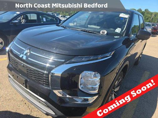 Black 2025 Mitsubishi Outlander SE S-AWC