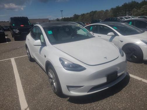 2022 Tesla Model Y Long Range Dual Motor All-Wheel Drive