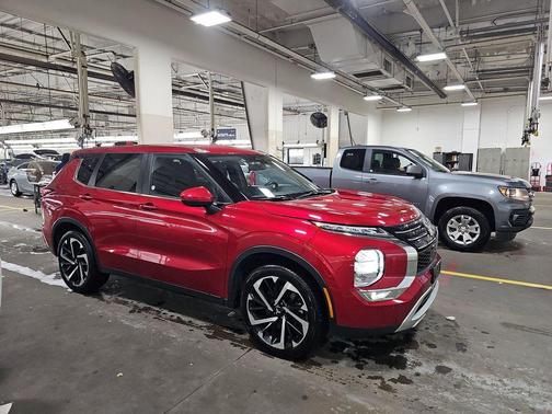 2024 Mitsubishi Outlander SE Black Edition w/Pano Roof S-AWC
