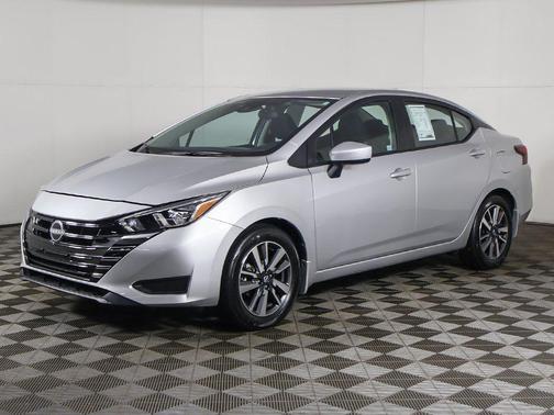 Brilliant Silver Metallic 2024 Nissan Versa 1.6 SV