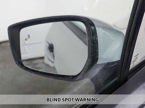 Brilliant Silver Metallic 2024 Nissan Versa 1.6 SV