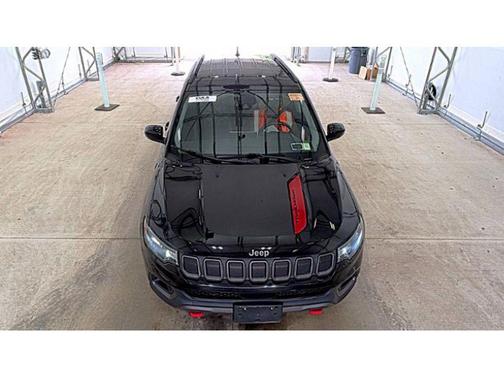 Diamond Black Crystal Pearlcoat 2022 Jeep Compass Trailhawk