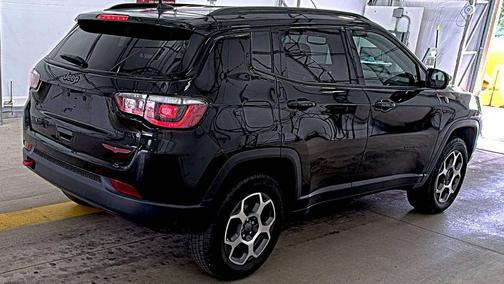 Diamond Black Crystal Pearlcoat 2022 Jeep Compass Trailhawk