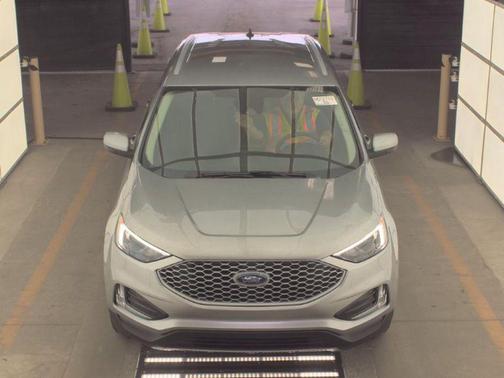 Iconic Silver Metallic 2024 Ford Edge SEL