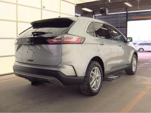 Iconic Silver Metallic 2024 Ford Edge SEL