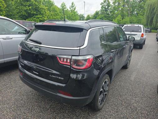 Diamond Black Crystal Pearlcoat 2022 Jeep Compass Limited