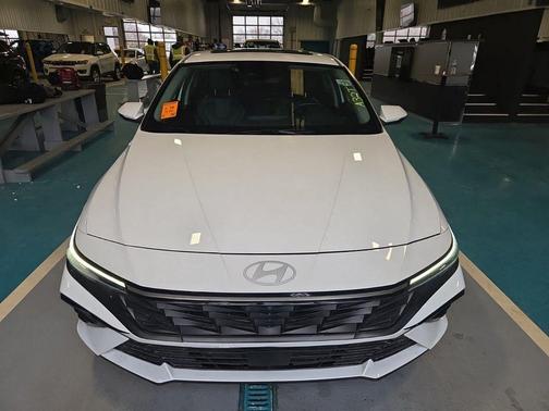 2025 Hyundai ELANTRA Limited