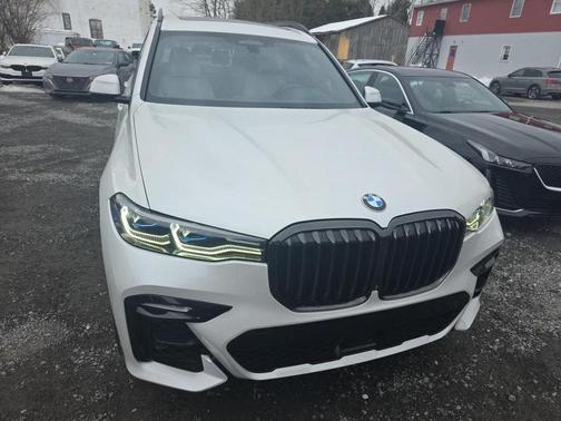 2022 BMW X7 M50i