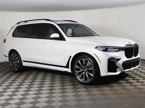 2022 BMW X7 M50i