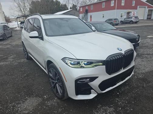 2022 BMW X7 M50i